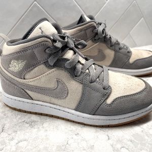 Air Jordan 1 Mid SE GS 'Coconut Milk Particle Grey'